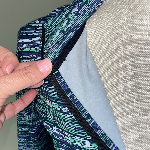 Nike Dri-Fit Women’s Medium long sleeve 1/4  zip pullover. - Picture 5 of 7